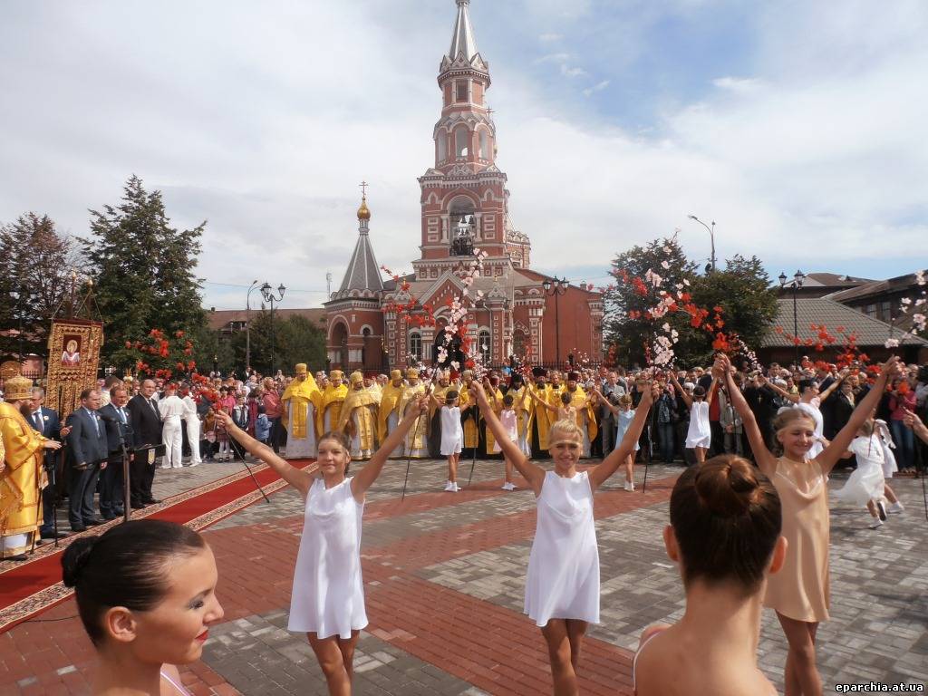 В Днепродзержинске установили крупнейшую в Украине статую Христа Спасителя 72728176